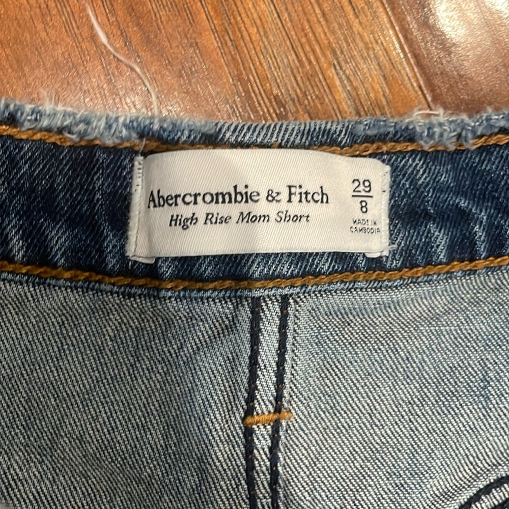 Abercrombie size 8/29 high rise mom short